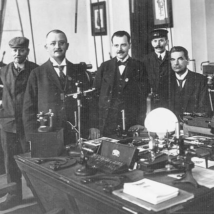 A „ZEISS finommérési részleg” megalapítása