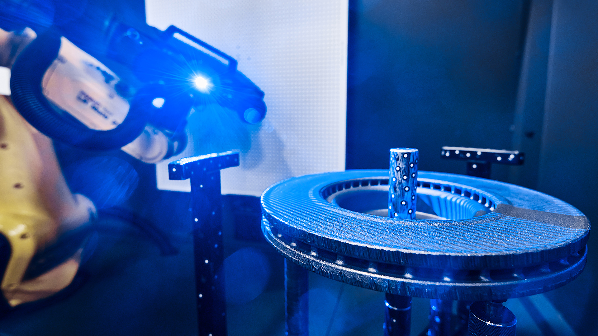 A ZEISS ScanBox Series 4 optikai 3D-s mérőgéppel a féktárcsák és homokformák néhány perc alatt automatikusan mérhetők és vizsgálhatók.