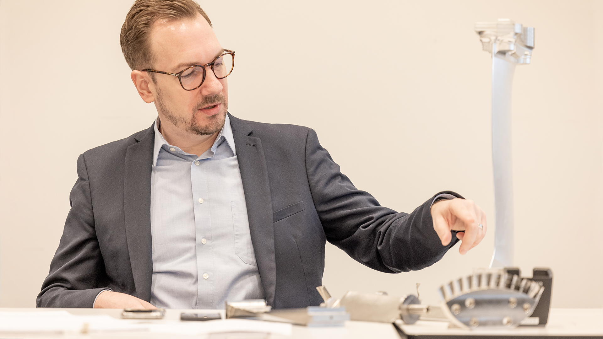 Roland Ziltener a motorlapátok, lapátos tárcsák és burkolatok megmunkálásáról beszél.