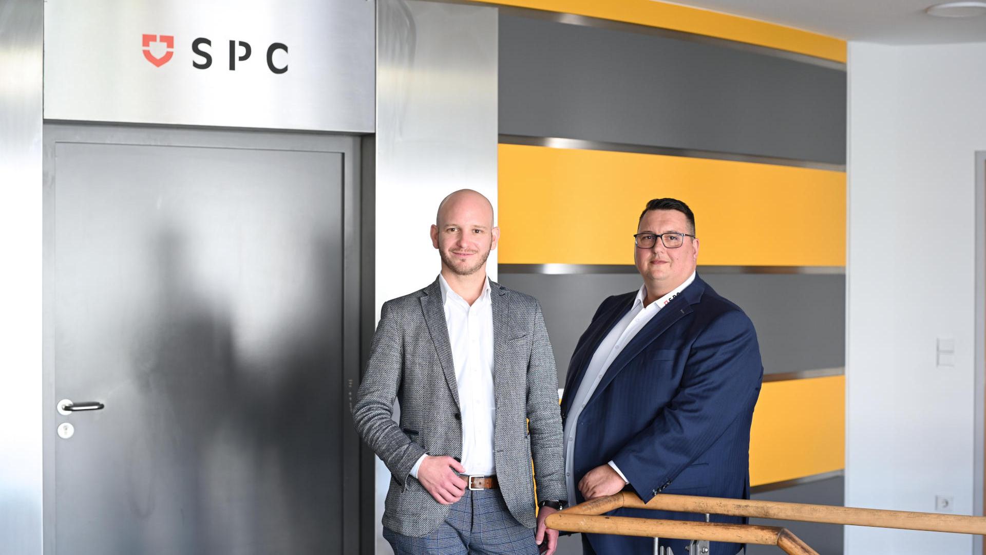 Alexander Maier, ügyvezető igazgató és Thomas Schaupp, az SPC laboratóriumvezetője.