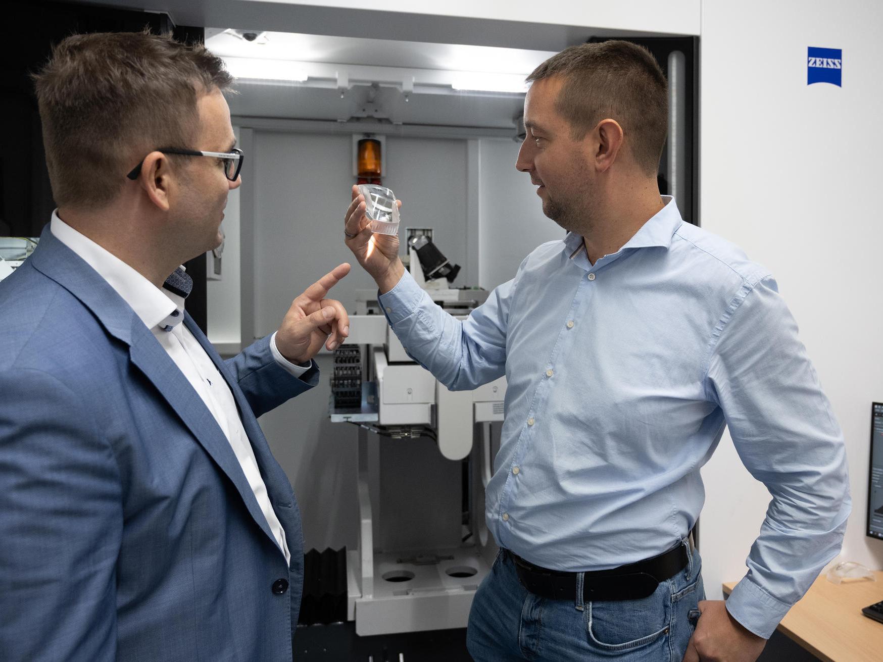 Teljes áttekintés: Minőségbiztosítás a prémium fényszórókhoz