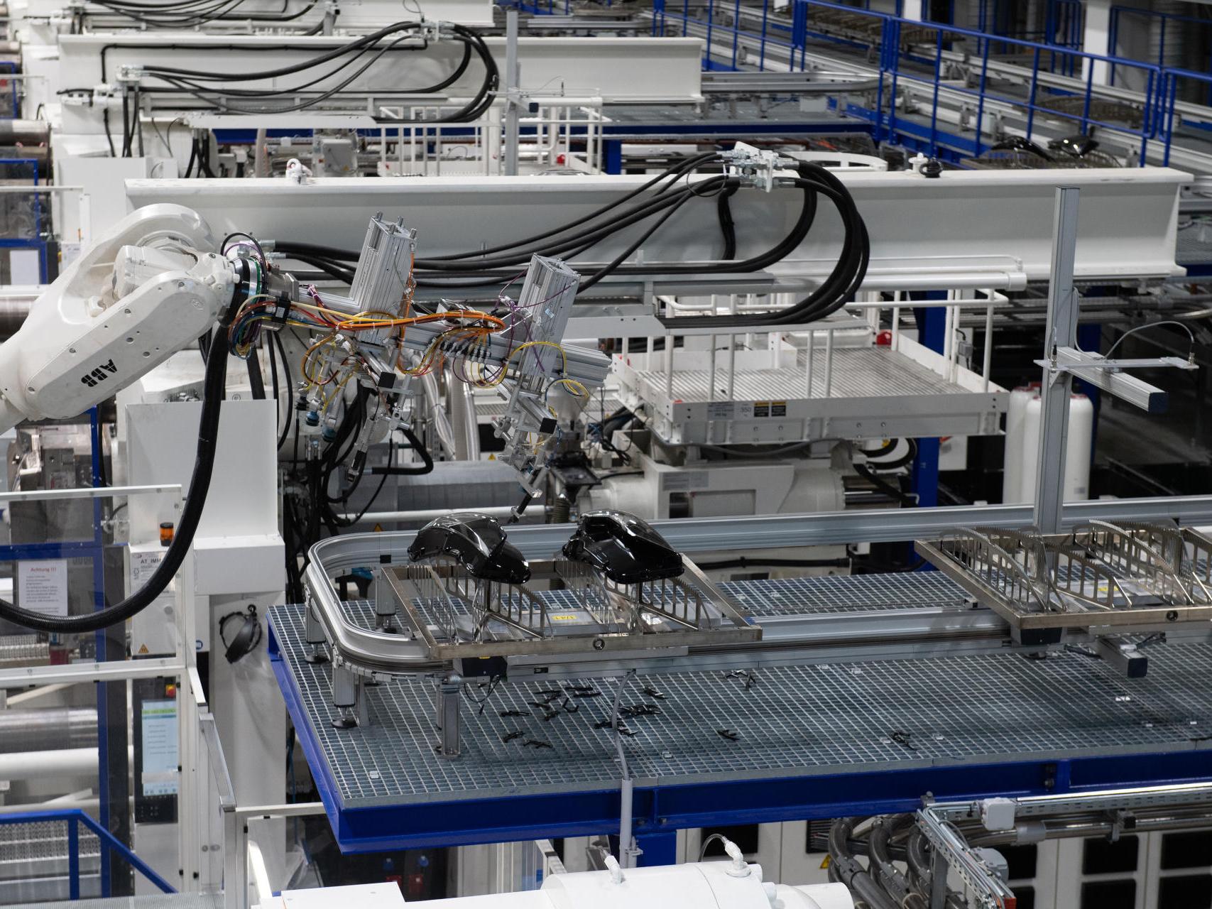 Minőségbiztosítás a ZKW Lighting Systems-nél