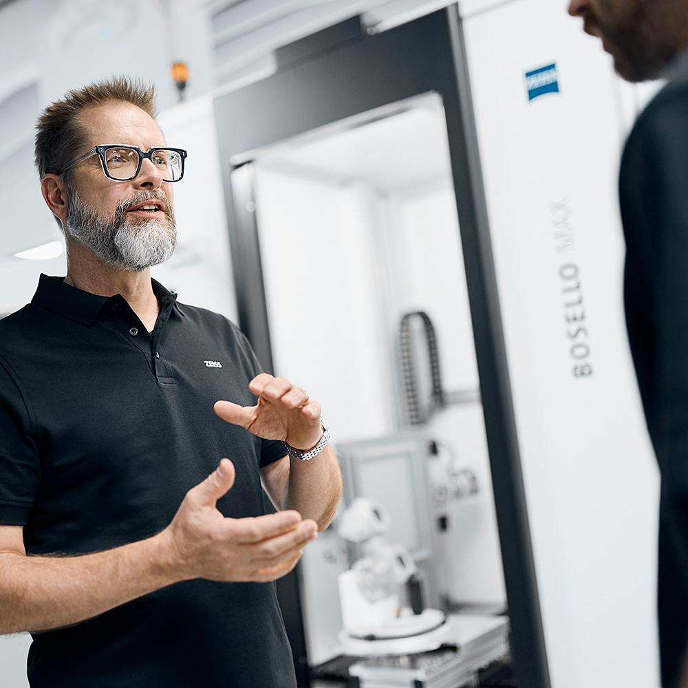 Egy ZEISS BOSELLO 2D-s röntgenrendszer tapasztalt szerviztechnikusa