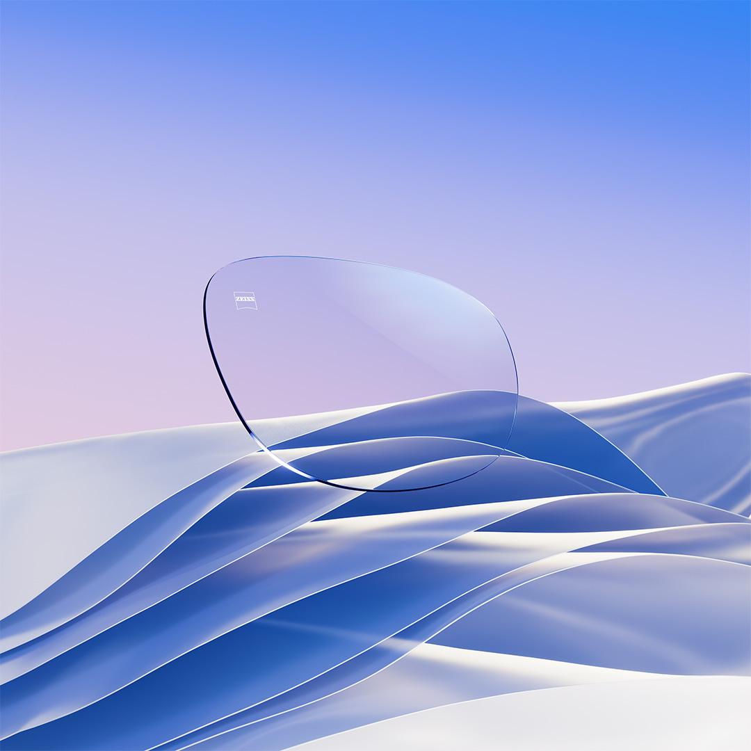 A ZEISS DuraVision Silver UV rétegről készült kép, amelyen arctic blue színű tükröződés látható.