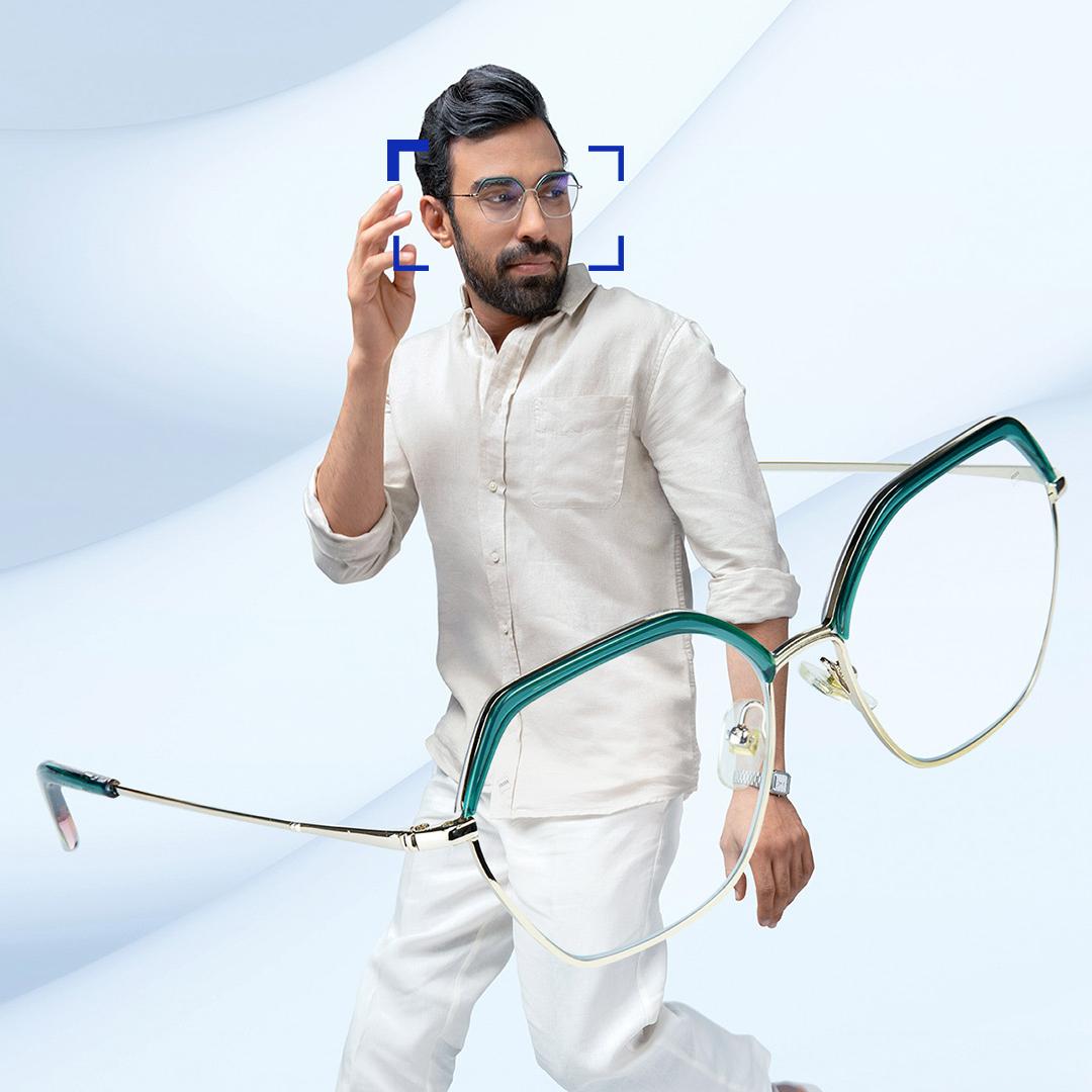 Egy középkorú nő és férfi ZEISS Light 2 multifokális szemüveglencsét visel.