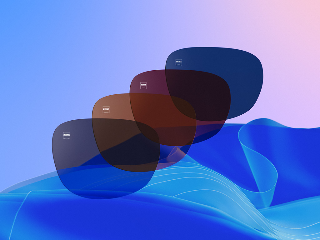Négy színezett lencse (Dusk Grey, Copper Brown, Burgundy és Midnight Blue) 3D CGI illusztrációja.
