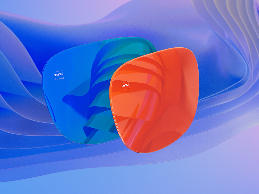 Két napszemüveglencse 3D CGI illusztrációja kék és narancssárga tükrös réteggel.