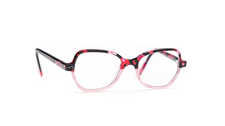 Gyermek-szemüveglencsék fekete, piros és halvány rózsaszín szívmintás kerettel.