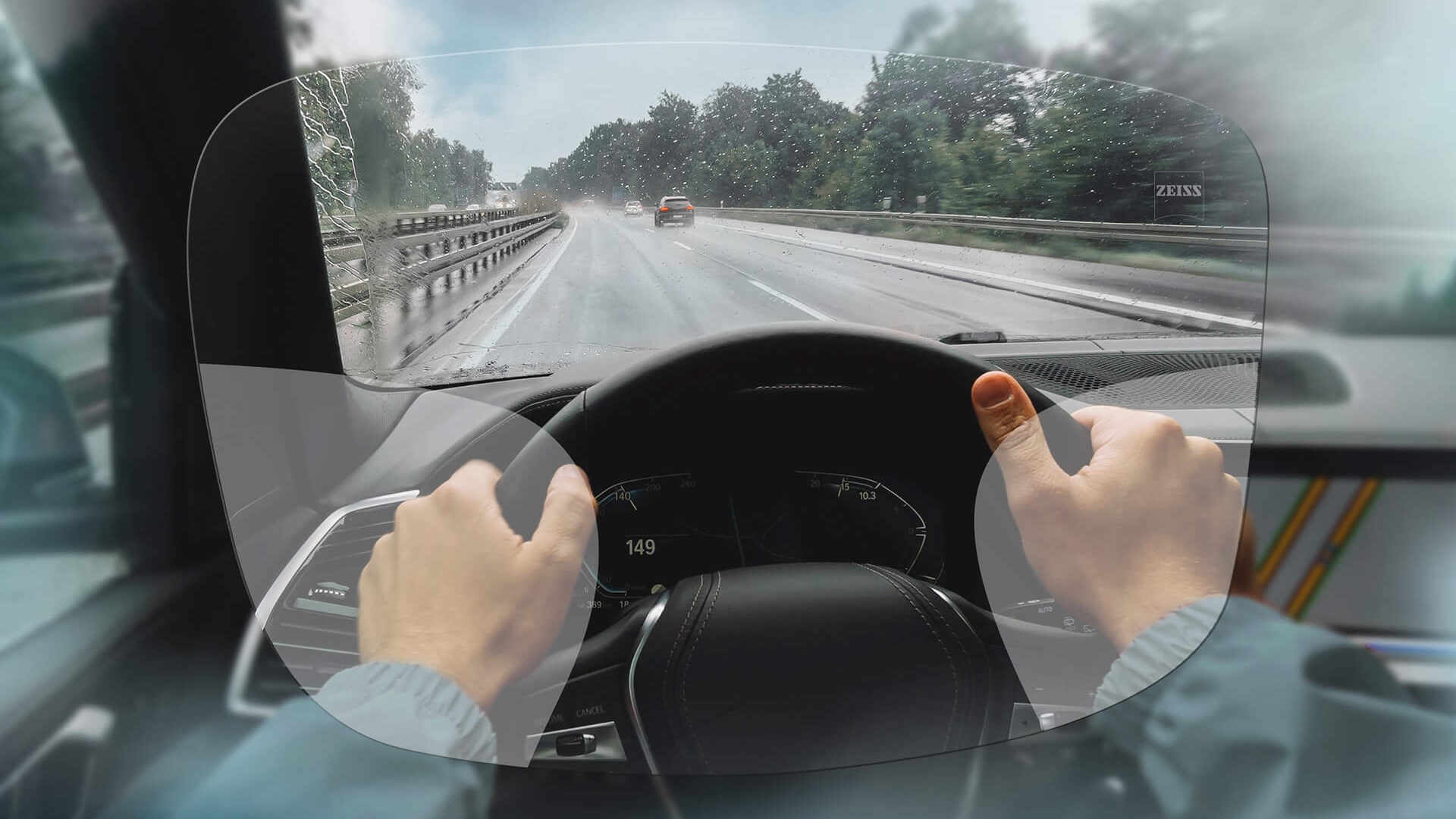 A ZEISS DriveSafe Progressive szemüveglencsét bemutató ábra. A képen a lencsén keresztül elénk táruló látvány látható. 