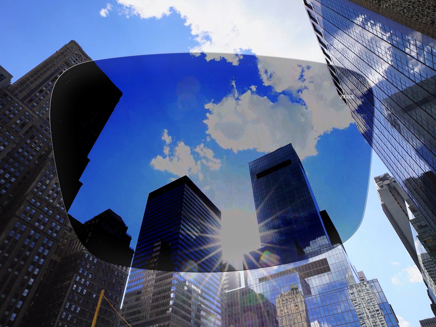 A ZEISS AdaptiveSun lencsék sötétről még sötétebbre váltását szemléltető ábra