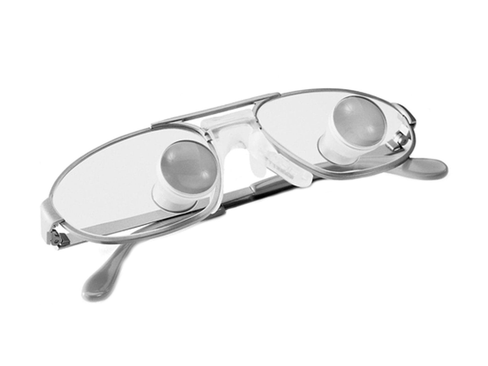 Szemüveglencsék pánttal és ZEISS telelupe szemüveg közvetlenül a lencsére szerelve.